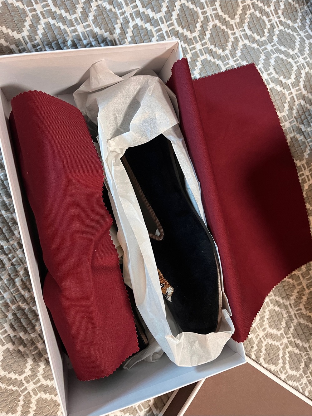Stubbs & Wootton Men’s Black Velvet Fox-Embroidered Smoking Slippers - Picture 8 of 11